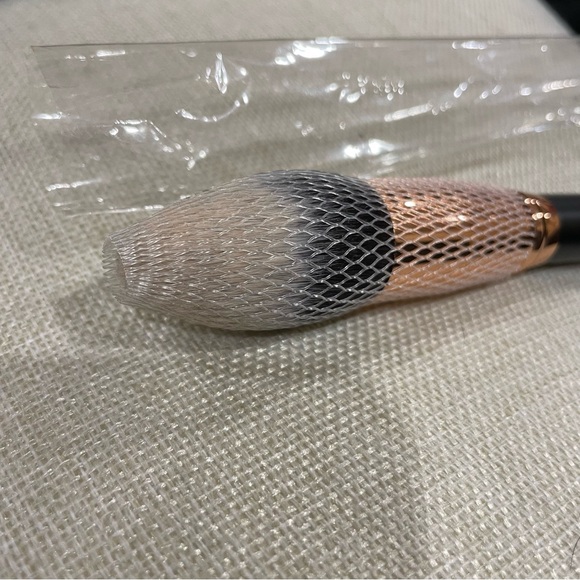A Perfect 10 by M.O.T.D. Cosmetics Brush - Picture 4 of 4